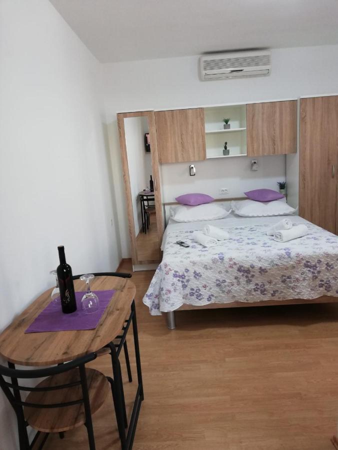 Studio Za 2 Osobe- Lijana Tučepi Buitenkant foto